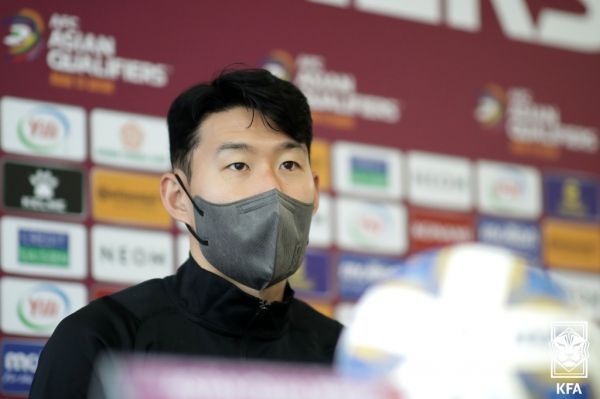 直男体育生被教练调教榨精